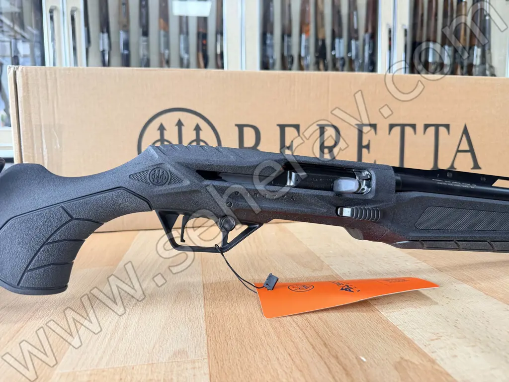 BERETTA AX800 SUPREMA BLACK 12 KALİBRE YARI OTOMATİK AV TÜFEĞİ